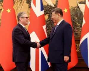 Стармер зустрівся з Сі і забезпечив безвізовий доступ британцям до Китаю в межах нового партнерства