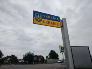 Негода на кордоні України з Молдовою: оформлення вантажівок призупинене на 6 КПП