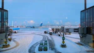 Колапс у Німеччині: аеропорт Берліна закрили через крижаний дощ та ожеледицю, є проблеми із залізничним сполученням