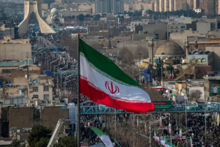 Іран почав військові навчання в Ормузькій протоці на тлі напруги зі США – ЗМІ