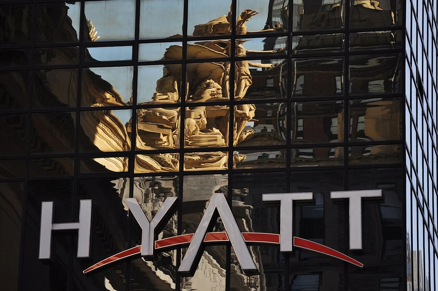 Голова Hyatt Hotels Прітцкер йде у відставку через зв’язки з Епштейном