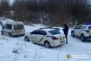 На Буковині водій намагався втекти і травмував поліцейського, його затримали із стріляниною