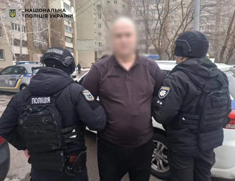 Збрив вуса, щоб не впізнали: чоловіка, який глузував з меморіалу загиблим захисникам на Майдані, затримали