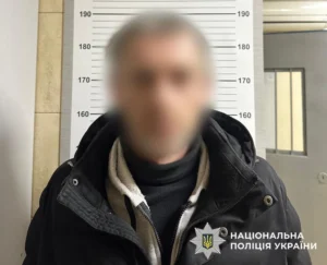 У Києві працівників автомийки затримали за крадіжку майже мільйона гривень з авто клієнтки