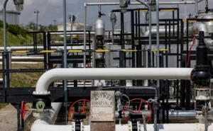 Нафтопроводом