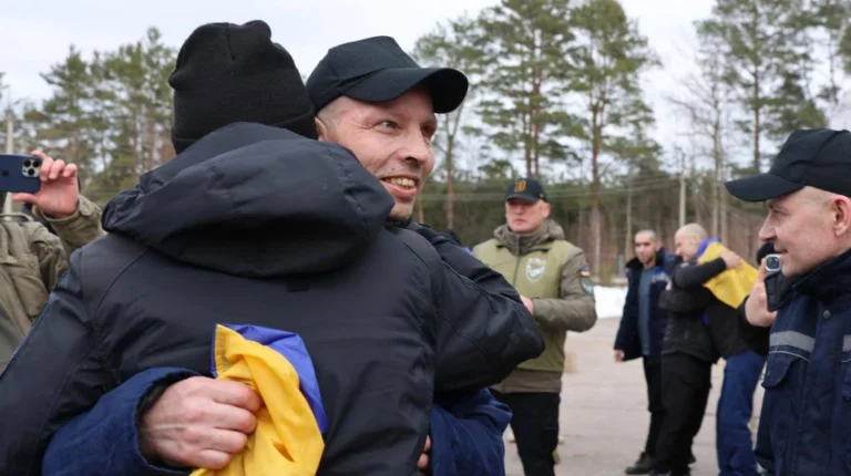 Зеленський повідомив про другий етап обміну – з російського полону повертаються ще 300 українських захисників