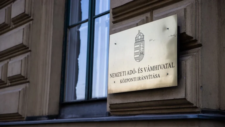 В Угорщині стверджують, що вже “вислали” сімох українців, затриманих з інкасаторськими авто