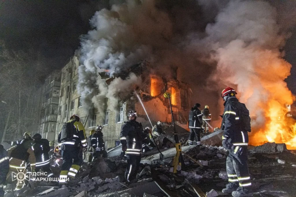 Зеленський розкрив наслідки масованої атаки рф 29 ракетами та 480 дронамиросія атакувала енергетику та залізницю в кількох областях України. У Харкові через удар балістикою по будинку загинуло семеро
людей, триває розбір завалів.Війна в Україні • 7 березня, 06:59 • 3998 перегляди