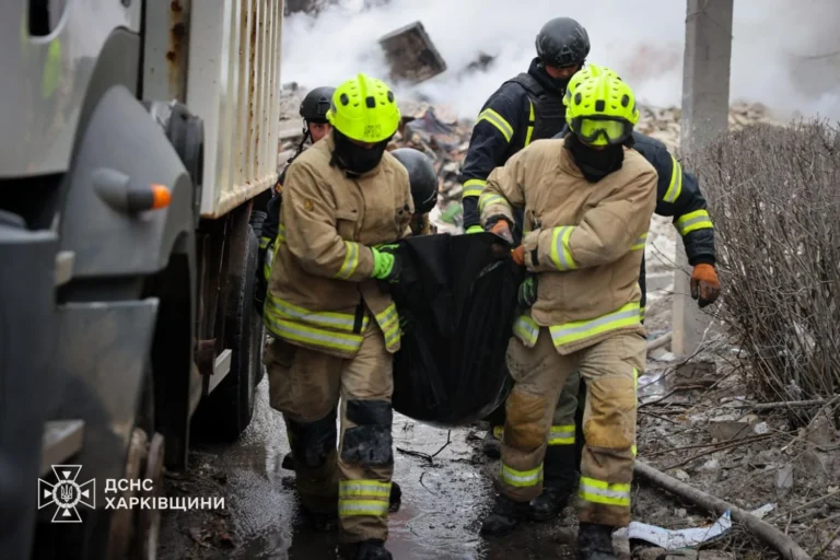 Удар рф по харківській багатоповерхівці забрав життя вже 10 людей