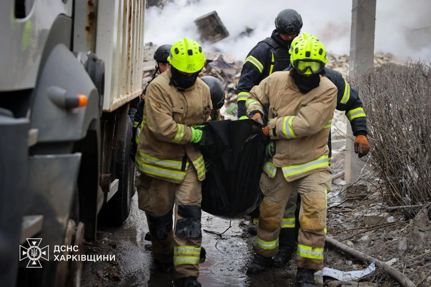 Удар рф по харківській багатоповерхівці забрав життя вже 10 людей