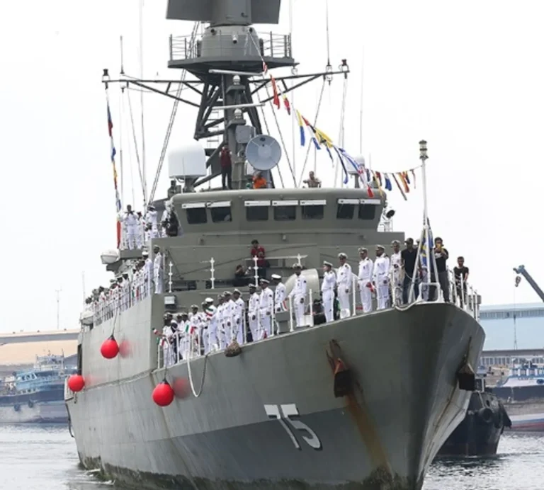 Армія Ірану заявила про 104 загиблих унаслідок атаки США на фрегат "Дена"Внаслідок торпедного удару підводного човна США біля Шрі-Ланки загинули 104 моряки. Фрегат повертався з навчань, коли був потоплений у нейтральних водах.Світ • 8 березня, 18:54 • 4130 перегляди