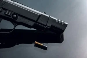 У Запоріжжі поліцейський стріляв для відбиття нападу, нападника знайшли мертвим неподалік, ним виявився військовий у СЗЧ - поліція