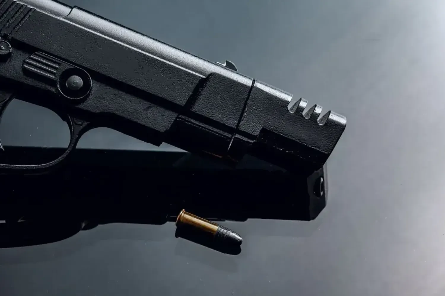 У Запоріжжі поліцейський стріляв для відбиття нападу, нападника знайшли мертвим неподалік, ним виявився військовий у СЗЧ - поліція