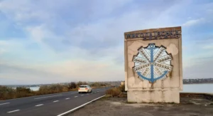 Ворожий дрон влучив у автобус з працівниками підприємства на Миколаївщині, є постраждалі