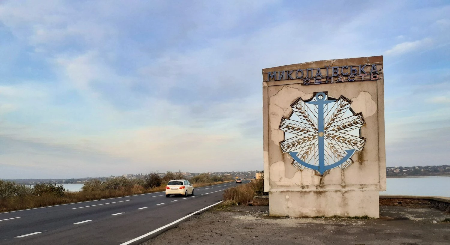 Ворожий дрон влучив у автобус з працівниками підприємства на Миколаївщині, є постраждалі