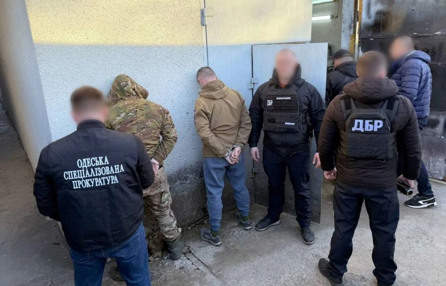 Продавали гранатомети та автомати на 1,5 млн гривень - на Одещині затримали 5-х військових