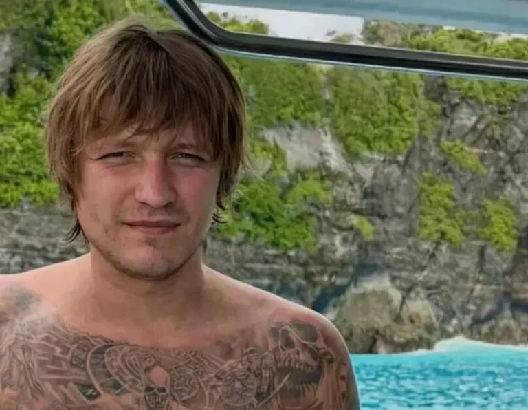 Інтерпол оголосив у розшук п'ятьох, ймовірно, підозрюваних у викраденні та вбивстві українця Комарова на БаліЗа запитом Індонезії розшукують трьох українців, росіянина та казаха. Їх підозрюють у викраденні та вбивстві Ігоря Комарова, чиї
останки знайшли на Балі.Кримінал • 17 березня, 18:09 • 9632 перегляди