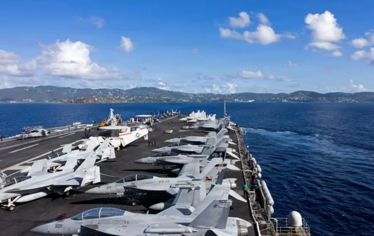 Авіаносець США Gerald R Ford зайде в порт після пожежі на бортуЧерез пожежу в пральні постраждали 200 моряків, а корабель прямує на Крит для перевірки. Попри пошкодження спальних місць,
авіаносець лишається бойовим.Світ • 02:53 • 3984 перегляди