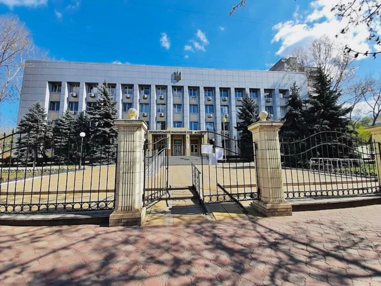 Суд продовжив арешт та відсторонив від посади лікаря у справі про смерть Аднана КіванаСуд у справі про смерть бізнесмена Аднана Ківана продовжив нічний домашній арешт лікарям, яким інкримінують медичну недбалість. Хірурга Віталія Русакова також відсторонили від посади.Кримінал • 24 березня, 10:02 • 68046 перегляди