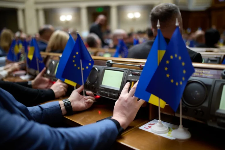 Рада ратифікувала угоду з ЄІБ на 230 млн євро для відновлення дорігРада ратифікувала угоду про залучення коштів на ремонт трас до пунктів пропуску та мережі TEN-T. Гроші підуть на маршрути у
Львівській та Одеській областях.Економіка • 25 березня, 10:52 • 5248 перегляди