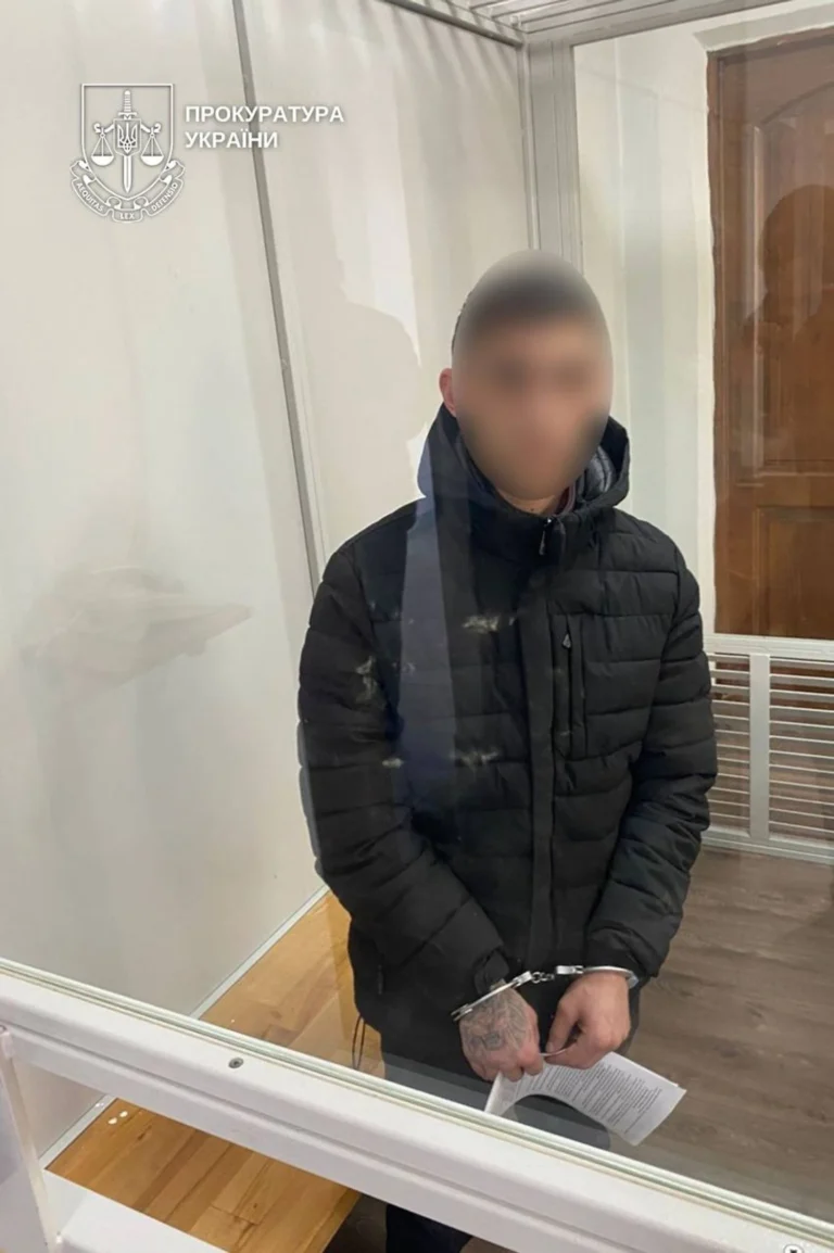 На Закарпатті взято під варту чоловіка за допомогу окупантам у реєстрації Starlink