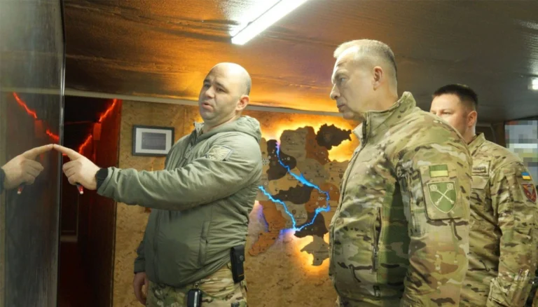 Сирський їздив до наступального угруповання на Південь – каже, звільнено до 470 кв. км, у рф 11 тис. втрат