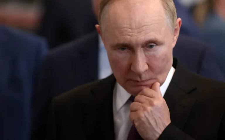 Рівень довіри росіян до путіна впав до історичного мінімуму за час повномасштабної війни – опитуванняОпитування державного ВЦВГД зафіксувало падіння довіри до путіна до 75% та зростання антирейтингу. Причинами стали економічний
спад та втома росіян від тривалої війни.Суспільство • 28 березня, 05:34 • 12028 перегляди