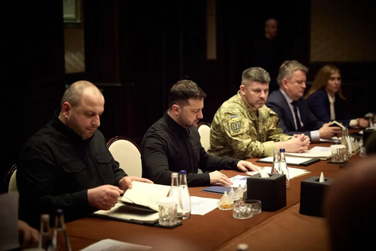 “Є чітке розуміння, як можна зміцнити захист неба”: Зеленський розкрив деталі роботи українських експертів в ОАЕ