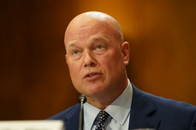 Трамп переглядає підтримку європейських зусиль щодо України – посол США при НАТОПосол США при НАТО Меттью Вітакер заявив про переоцінку Трампом міжнародних ініціатив. Президент може зупинити постачання зброї
через Ормузьку протоку.Війна в Україні • 1 квітня, 19:51 • 14421 перегляди