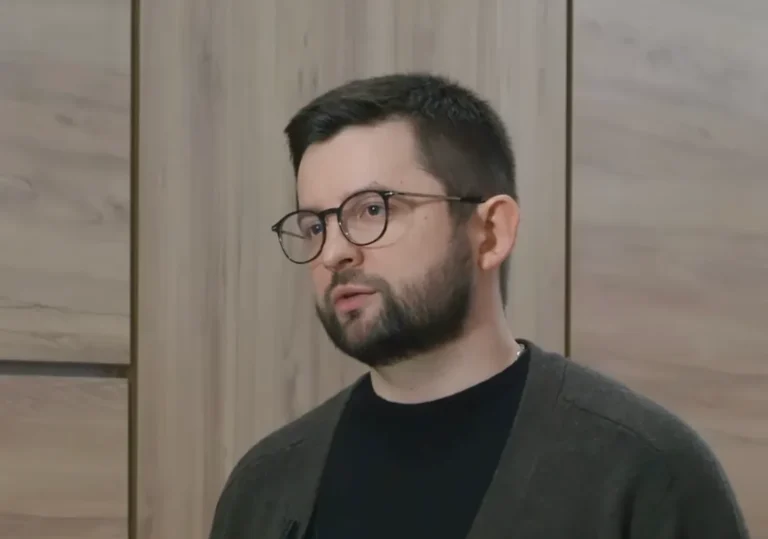 Від критики до тиску: як скандальний лікар Русаков намагається вплинути на суд у справі про смерть Аднана Ківана