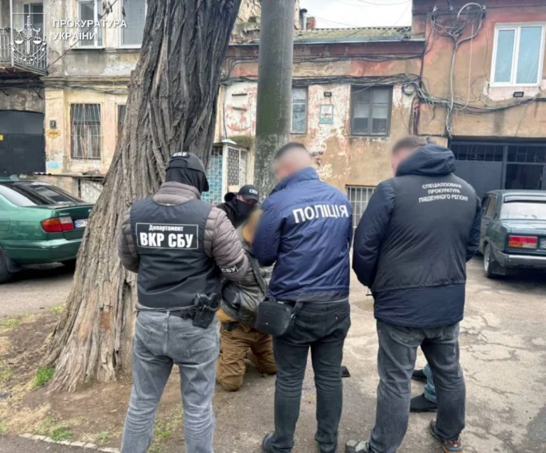На Одещині посадовець ТЦК за $10 тис. обіцяв “вирішити” питання із СЗЧ – його затримали