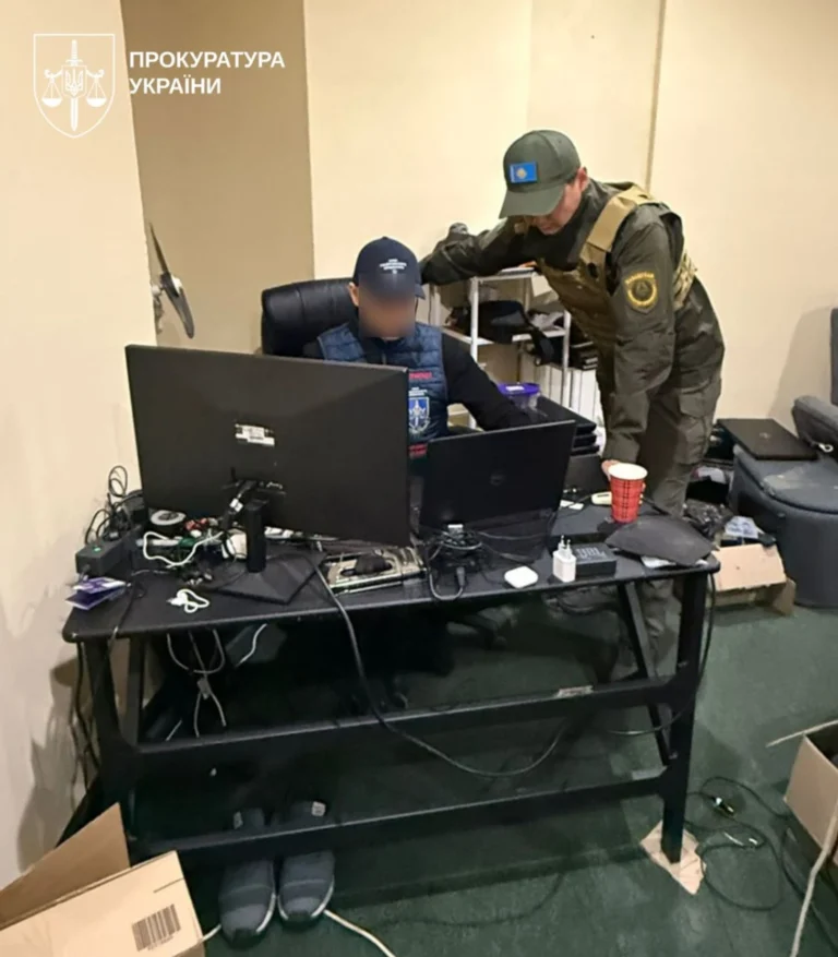 Суд обрав запобіжні заходи учасникам шахрайської мережі кол-центрів з Дніпра – Кравченко