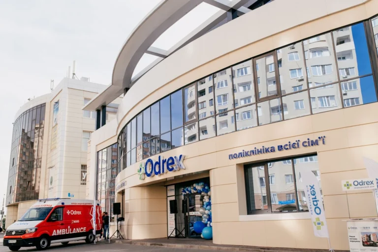 Справу про медичну недбалість у клініці Odrex знову гальмують: адвокат обвинуваченого лікаря заявив відвід суддіУ справі лікарів Віталія Русакова та Марини Бєлоцерковської щодо смерті бізнесмена Аднана Ківана заявили відвід головуючої судді
Лариси Переверзевої. Розгляд заяви призначено на 6 квітня у Приморському районному суді Одеси.Кримінал • 3 квітня, 14:32 • 2014 перегляди