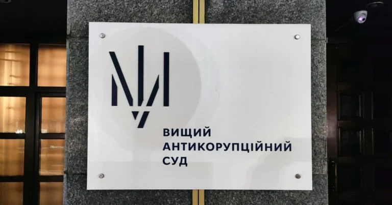 ВАКС конфіскував два кросовери Toyota в ексначальника ТЦК на Одещині