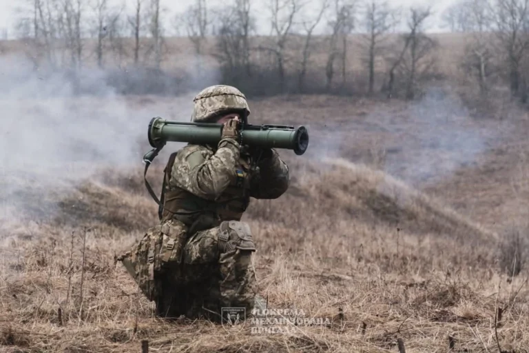 На фронті зафіксували 56 боїв, ворог активно діє на двох напрямках – ГеншабВід початку доби зафіксовано 56 боєзіткнень, найважча ситуація на Покровському та Костянтинівському напрямках. Ворог масовано
обстрілює прикордоння.Війна в Україні • 6 квітня, 14:05 • 2548 перегляди