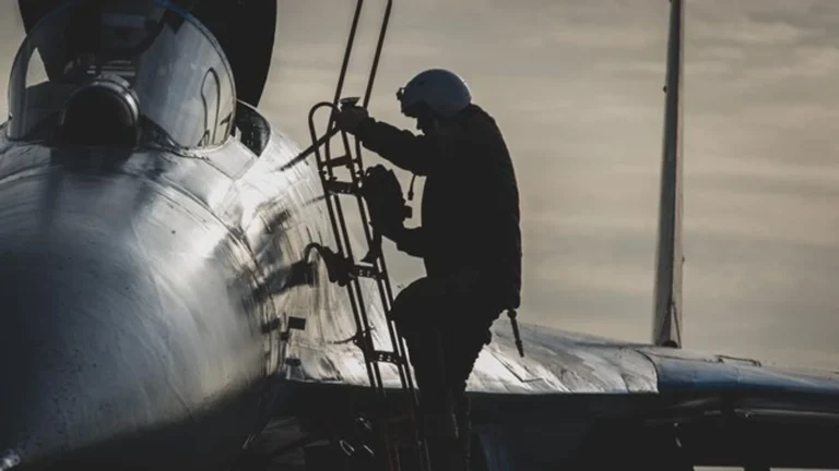 Уряд дозволив дообладнувати літаки та гелікоптери без тривалих погодженьКабмін дозволив встановлювати озброєння та навігацію на літаки без тривалих погоджень. До робіт залучать підприємства, фахівців та
військові частини.Війна в Україні • 6 квітня, 16:37 • 3286 перегляди