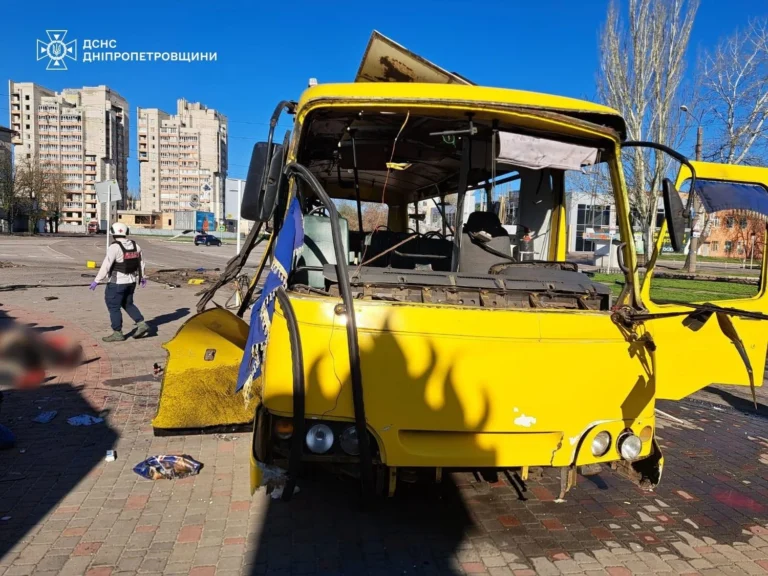 Кількість постраждалих через удар рф по маршрутці в Нікополі зросла