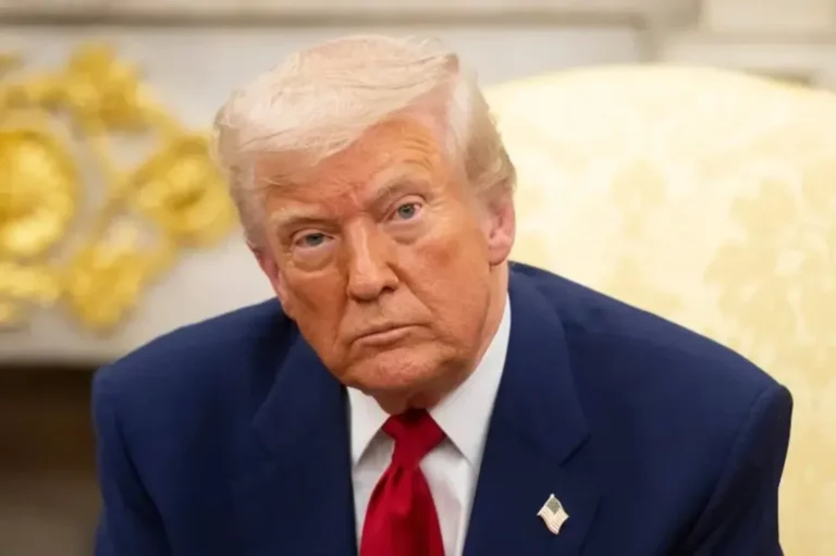 Трамп заявив про "відсутність козирів" у Ірану перед переговорамиПрезидент США назвав переговори єдиною причиною виживання Ірану. Сторони раніше погодилися на двотижневе припинення вогню перед
зустріччю в Пакистані.Політика • 10 квітня, 17:05 • 3140 перегляди