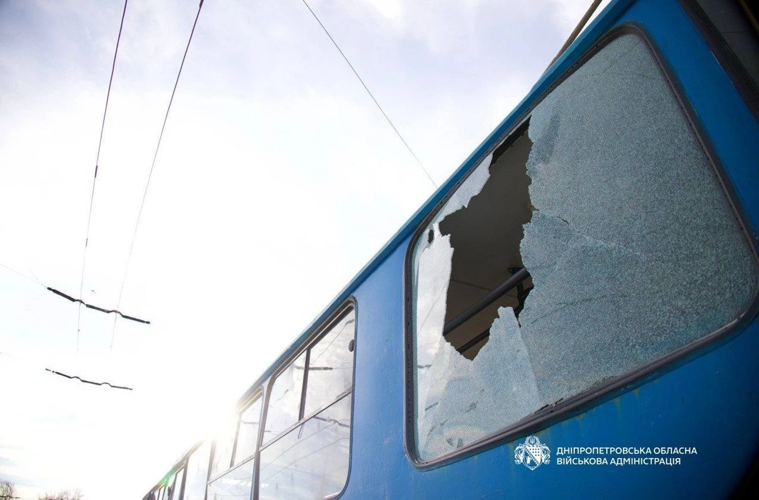 Дніпро вранці зазнало російського удару, є поранений