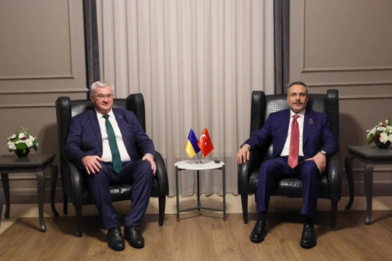 Україна і Туреччина домовились про розвиток оборонних проєктів і обговорили мирні ініціативи