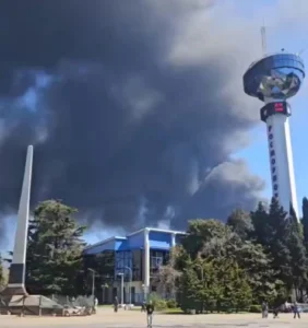 Пожежа на Туапсинському НПЗ триває понад дві доби, мешканців закликають носити респіратори