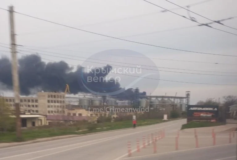 У Севастополі після атаки дронів горить нафтобаза на мисі Манганарі – монітори