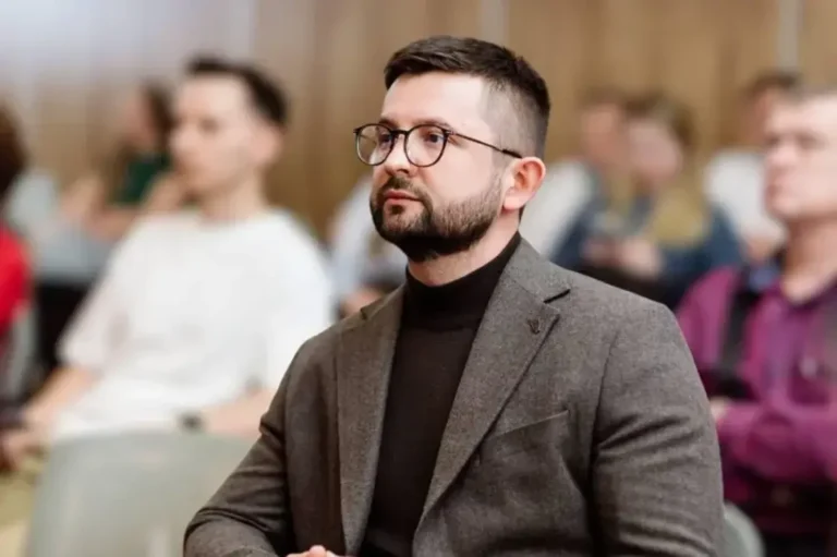 “Згадав” пацієнта або як заяви обвинуваченого у медичній недбалості хірурга Odrex Русакова розходяться з оголошеними у суді фактамиЛікар-хірург Віталій Русаков, обвинувачений у смертельній медичній недбалості, продовжує виправдовуватися у своїх відеоблогах. Але його аргументи викликають дедалі більше запитань.Суспільство • 20 квітня, 13:25 • 47827 перегляди