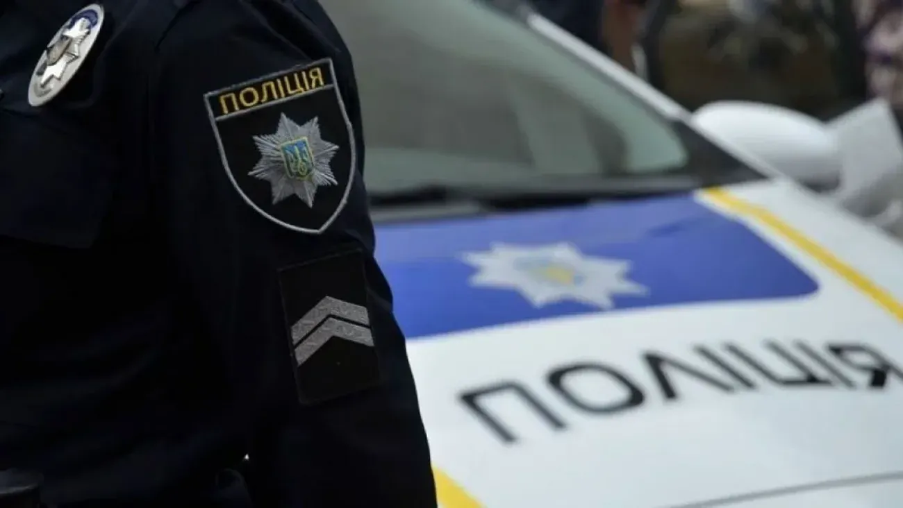 У Хмельницькому відкрив стрілянину посеред вулиці, влучив у цивільне авто та спецтранспорт