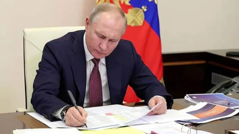 росія готова домовитися з Україною щодо припинення війни на "основі Анкоріджа" – путін путін заявив про готовність до миру на основі домовленостей з Трампом в Анкоріджі. Він додав, що плани захоплення Донбасу не
заважають угоді.Війна в Україні • 18:05 • 2062 перегляди