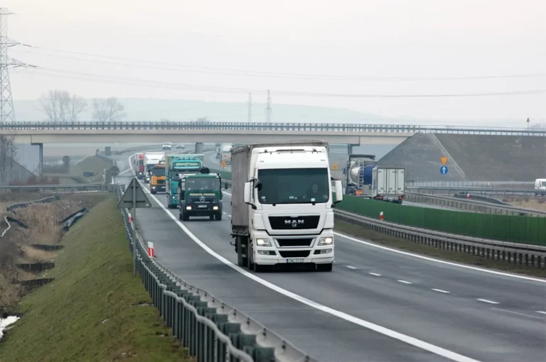 В Україні скоротилися обсяги пасажирських та вантажних перевезень – Держстат