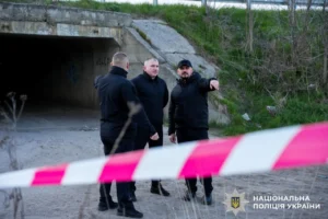 На Рівненщині чоловік з автомата стріляв у військових ТЦК і поліцейського, є поранені, стрілка шукають - поліція