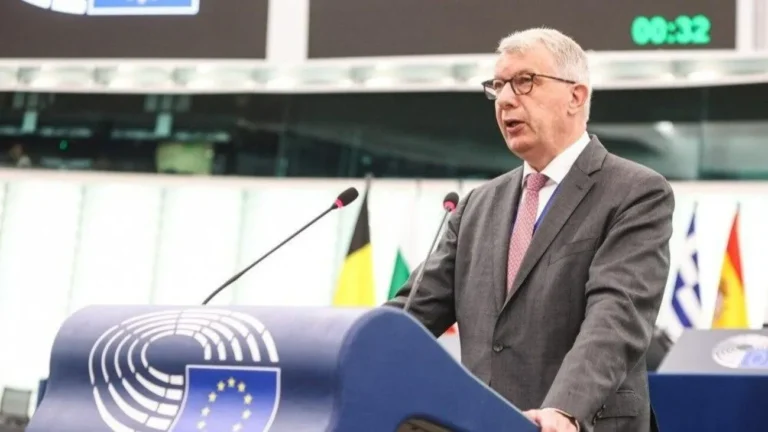 Євродепутат з Люксембургу Картейзер вербує колег для поїздок до росії – Politico