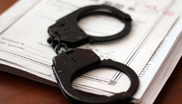 Бив та катував побратима: у Дніпрі затриманому військовому повідомили про підозру