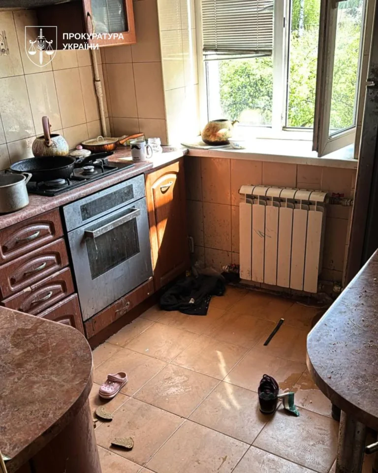 У Харкові 4-річний хлопчик загинув випав з вікна і загинув, матері повідомили про підозруУ Харкові 4-річний хлопчик загинув після падіння з четвертого поверху. Його матір затримали за залишення дітей без нагляду в
зачиненій квартирі.Суспільство • 8 травня, 12:12 • 6834 перегляди